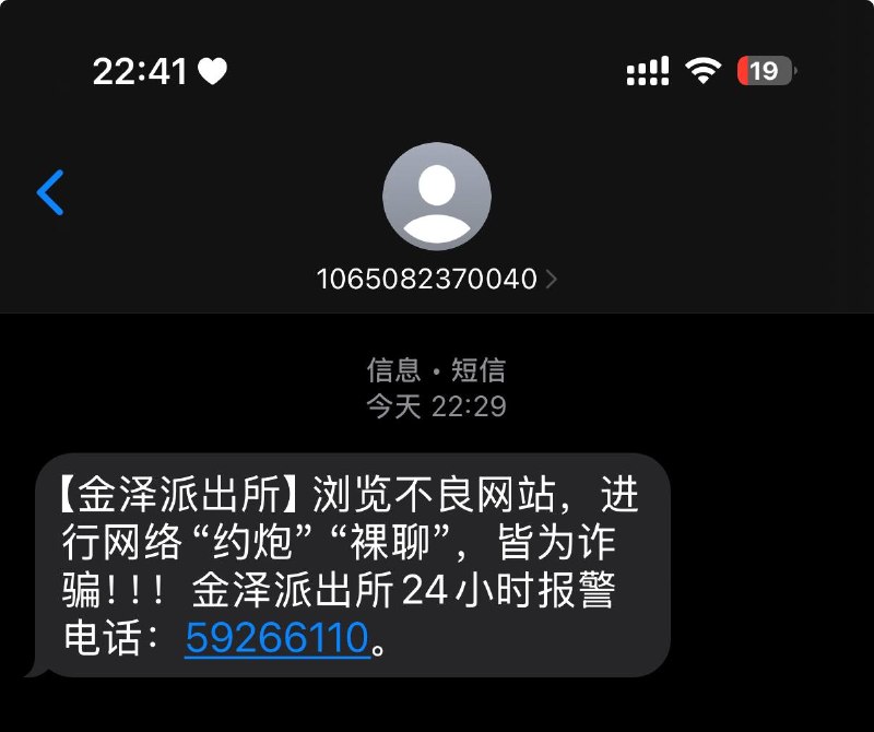 刚才彻底抛开了束缚，拥抱了自然，和大地肌肤相触，研究了哪种叶子不扎人
